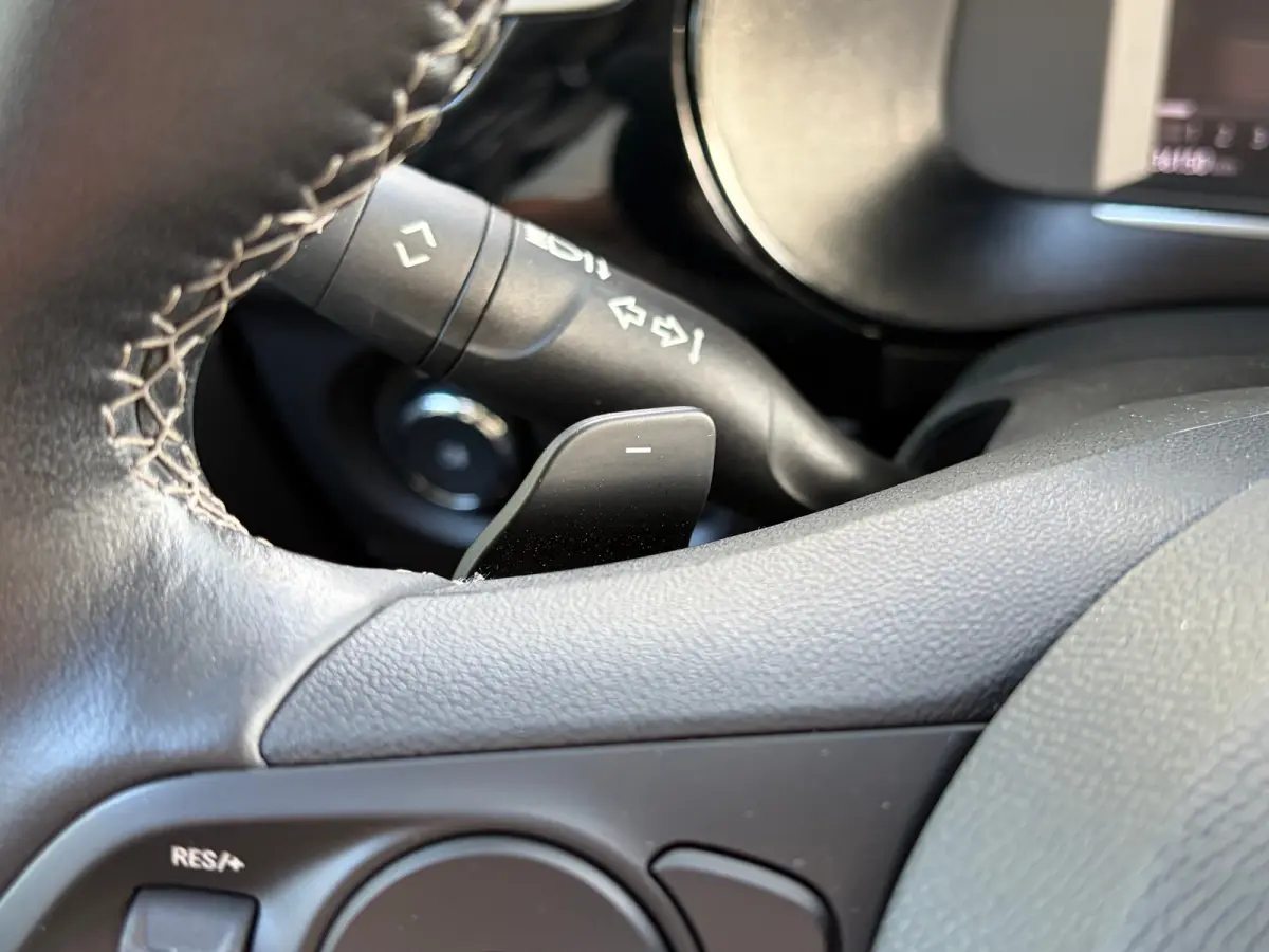 1.2 100 PK Elegance | NAVIGATIE + APPLE CARPLAY/ANDROID AUTO| CAMERA + PARKEERSENSOREN ACHTER| LED KOPLAMPEN| ELEC. CLIMATIE CONTROL| DAB| EERSTE EIGENAAR| DEALER ONDERHOUDEN|
