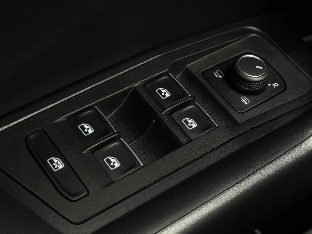 1.5 TSI R-Line 3 X R-Line DSG-7| IQ-Lights | Camera | Parksens |Keyless | Carplay | Black Pakket |
