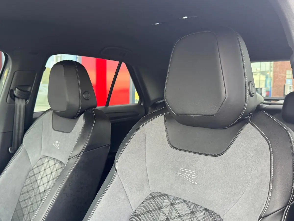 1.5 TSI R-Line 3 X R-Line DSG-7| IQ-Lights | Camera | Parksens |Keyless | Carplay | Black Pakket |