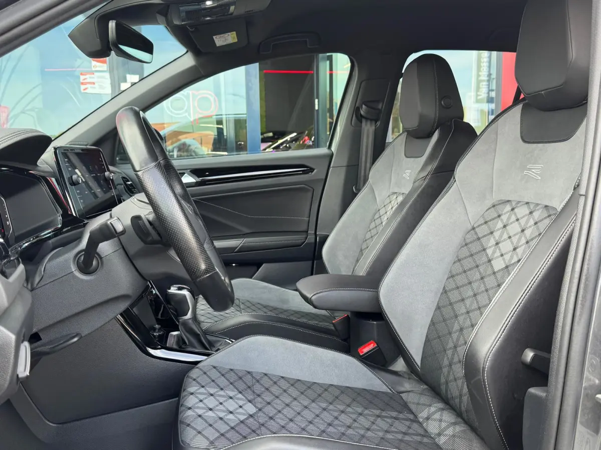 1.5 TSI R-Line 3 X R-Line DSG-7| IQ-Lights | Camera | Parksens |Keyless | Carplay | Black Pakket |