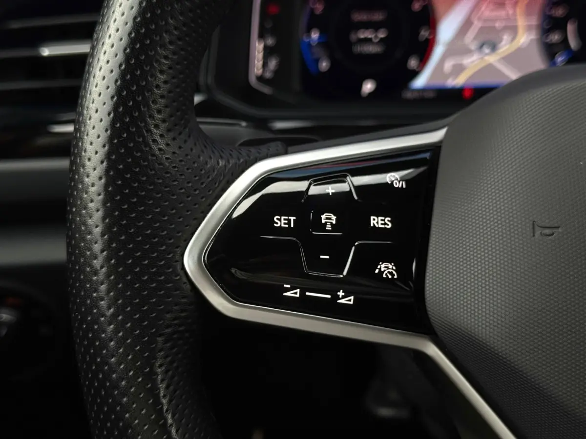 1.5 TSI R-Line 3 X R-Line DSG-7| IQ-Lights | Camera | Parksens |Keyless | Carplay | Black Pakket |