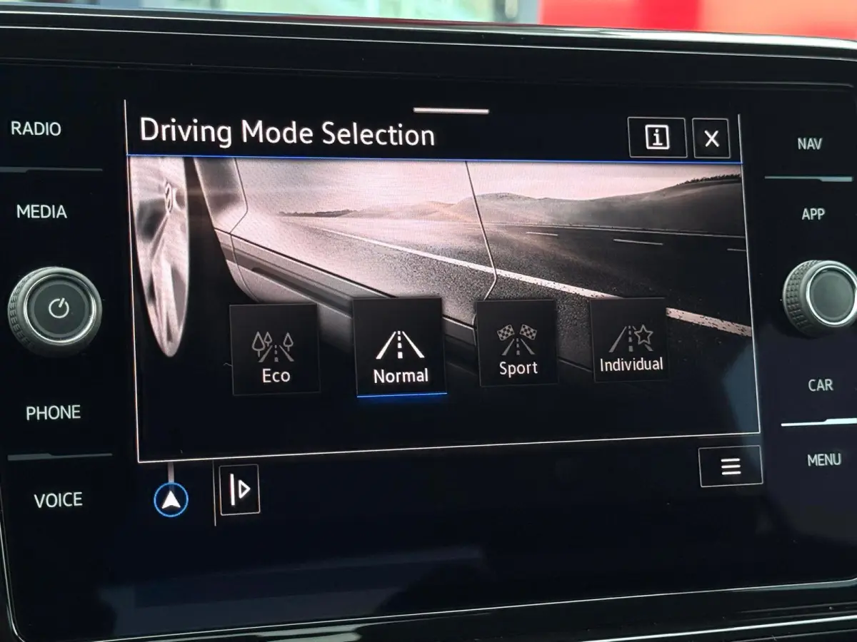 1.5 TSI R-Line 3 X R-Line DSG-7| IQ-Lights | Camera | Parksens |Keyless | Carplay | Black Pakket |