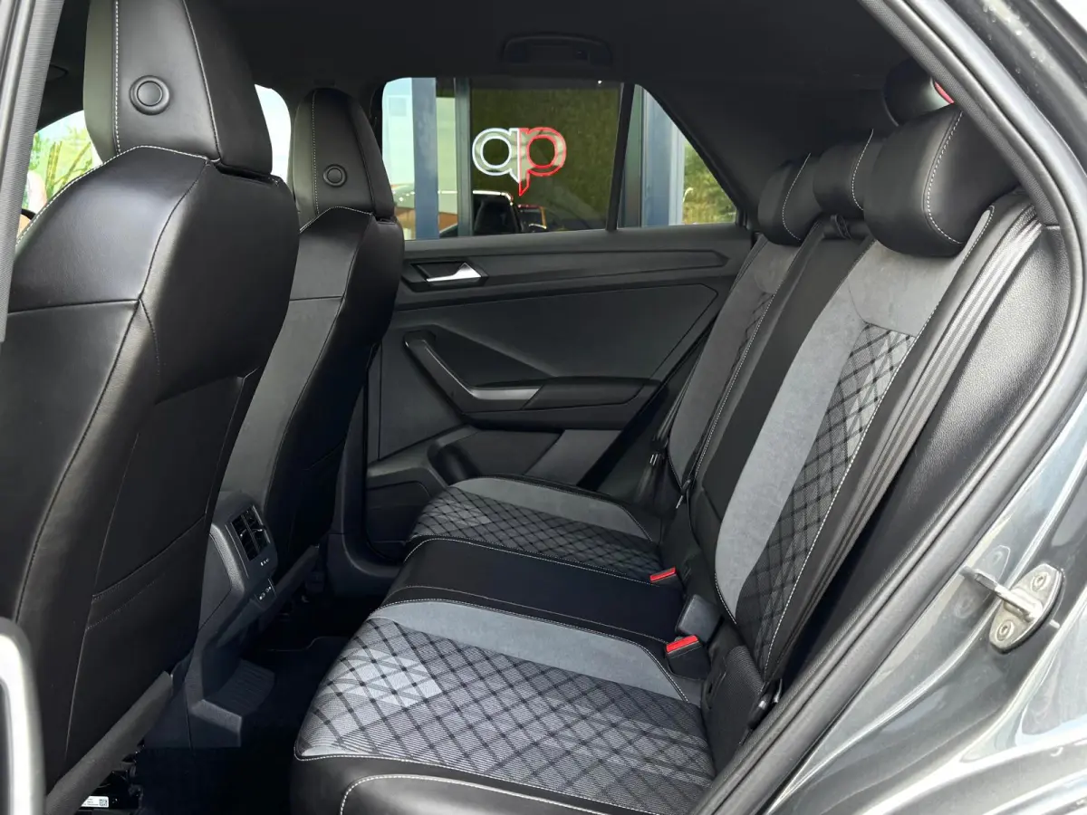 1.5 TSI R-Line 3 X R-Line DSG-7| IQ-Lights | Camera | Parksens |Keyless | Carplay | Black Pakket |