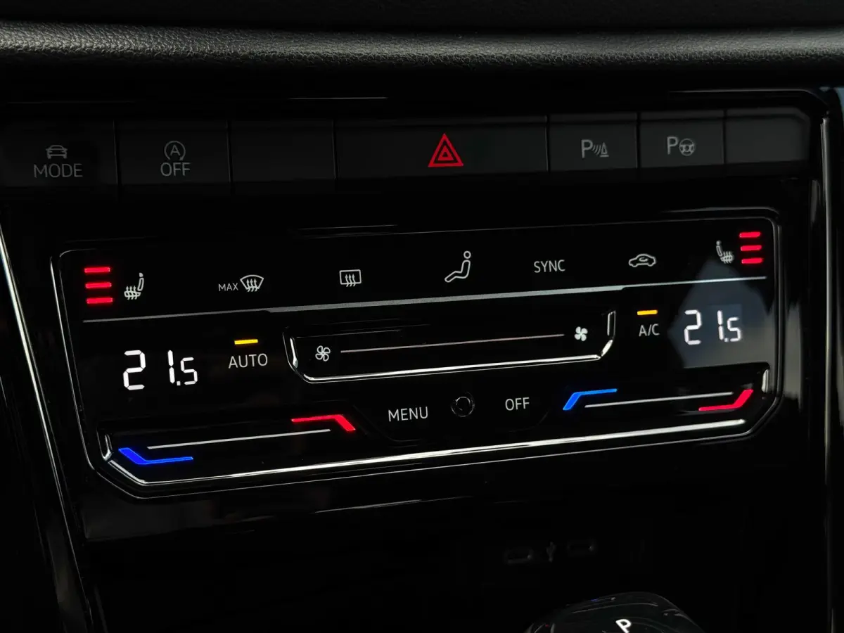 1.5 TSI R-Line 3 X R-Line DSG-7| IQ-Lights | Camera | Parksens |Keyless | Carplay | Black Pakket |