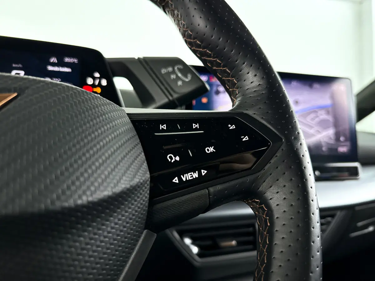 Business 62 kWh | Park assist | Full LED | Cruise control