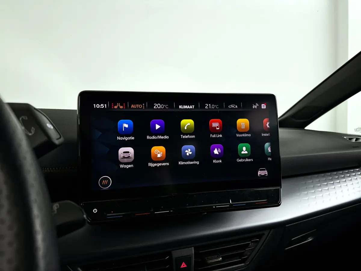 Business 62 kWh | Park assist | Full LED | Cruise control