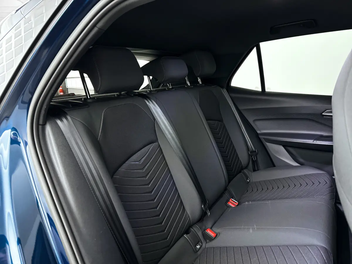 Business 62 kWh | Park assist | Full LED | Cruise control