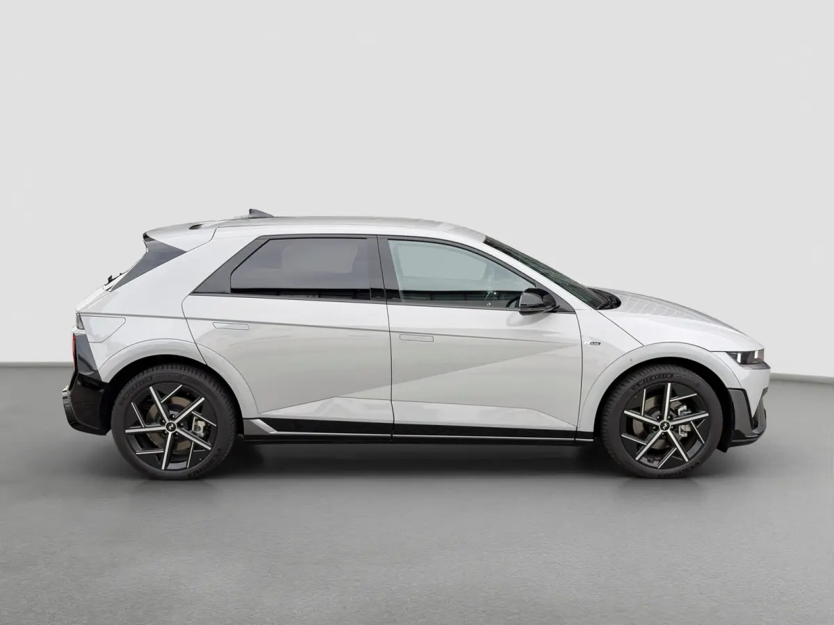 N Line Business 84 kWh 229pk RWD | Carplay | 20-inch Velgen | Halfleder | LED | DAB | Climate | Adaptive Cruise | Handsfree achterklep | Stoel- en stuurverwarming | Bose Audio |Warmtepomp | 