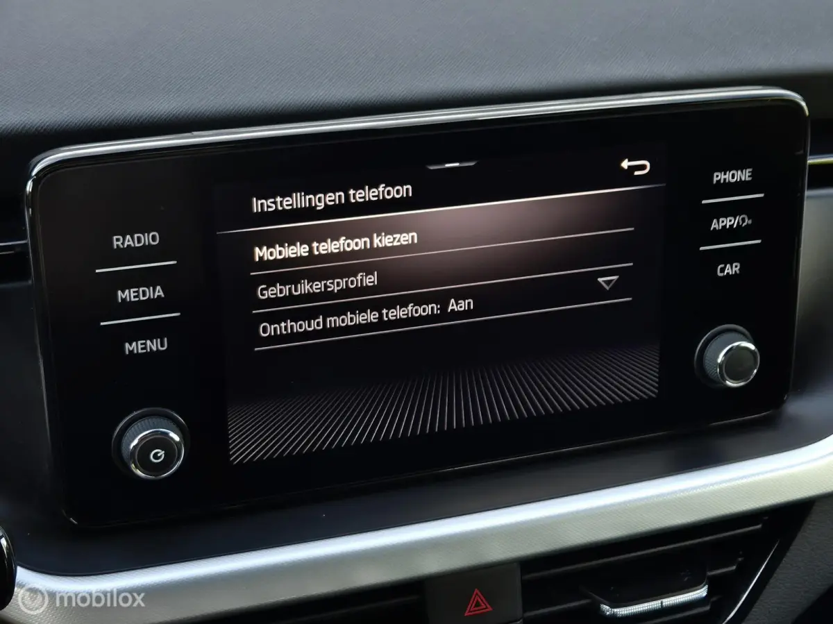 1.0 TSI SPORT AUTOMAAT/CAMERA/LED/STOELVERWARMING/CARPLAY