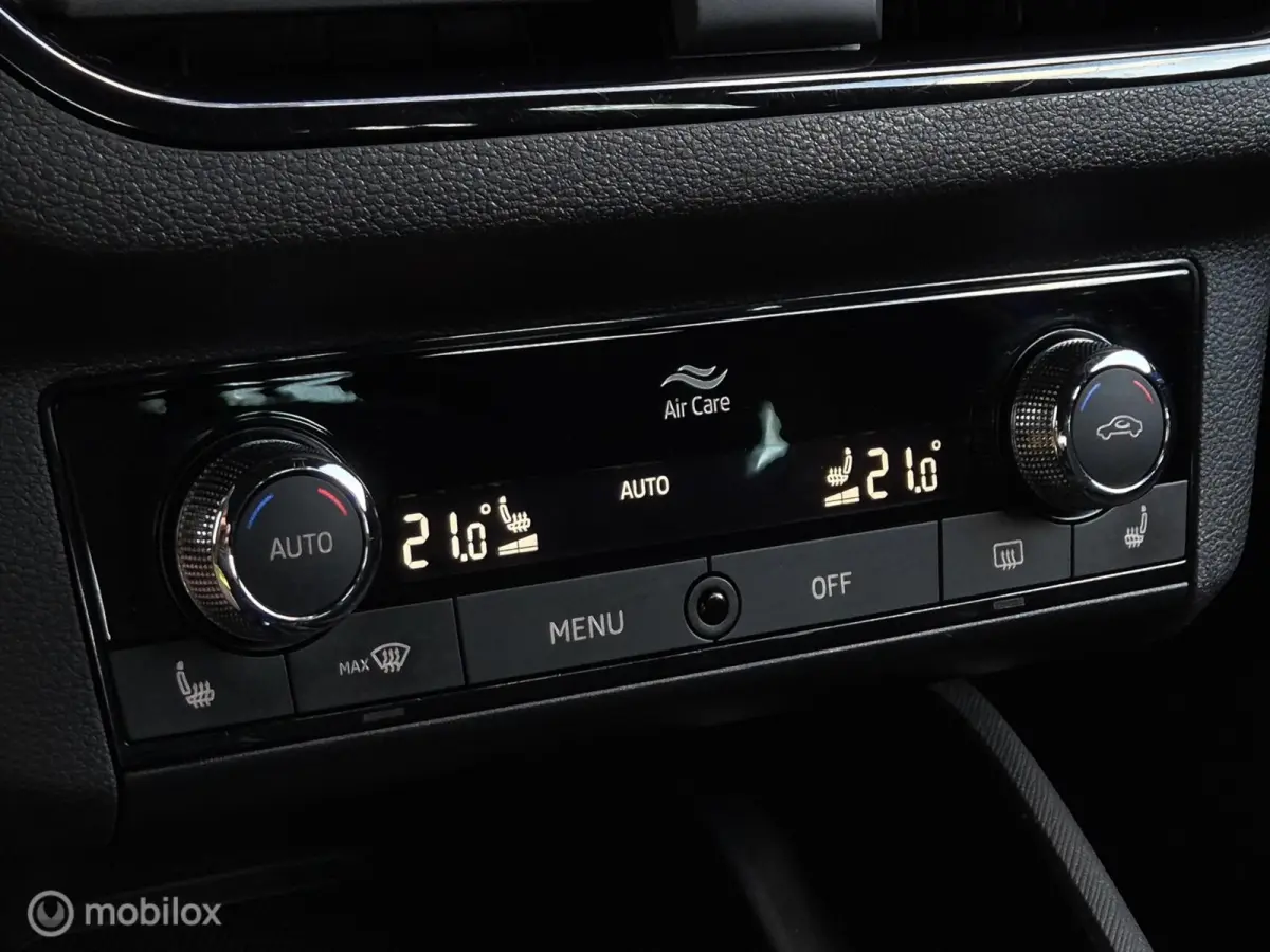 1.0 TSI SPORT AUTOMAAT/CAMERA/LED/STOELVERWARMING/CARPLAY