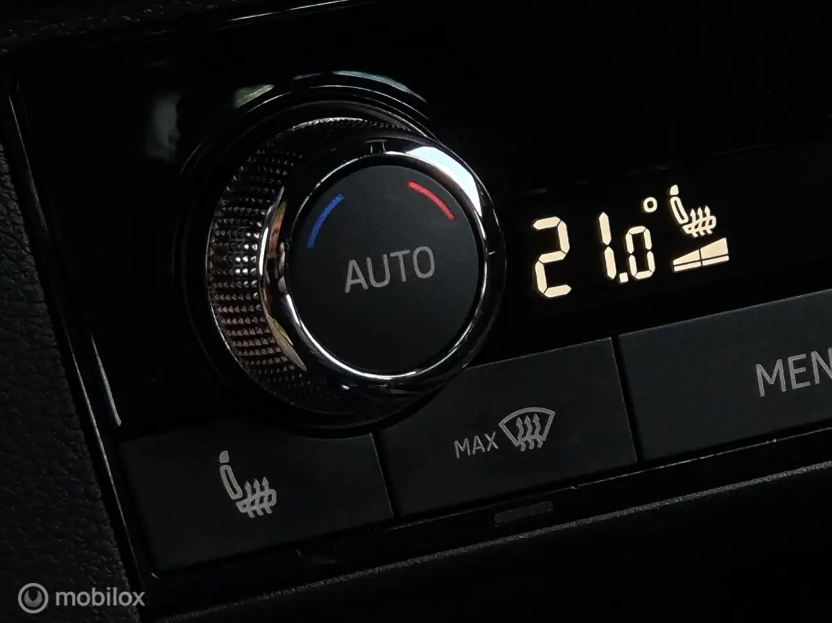 1.0 TSI SPORT AUTOMAAT/CAMERA/LED/STOELVERWARMING/CARPLAY
