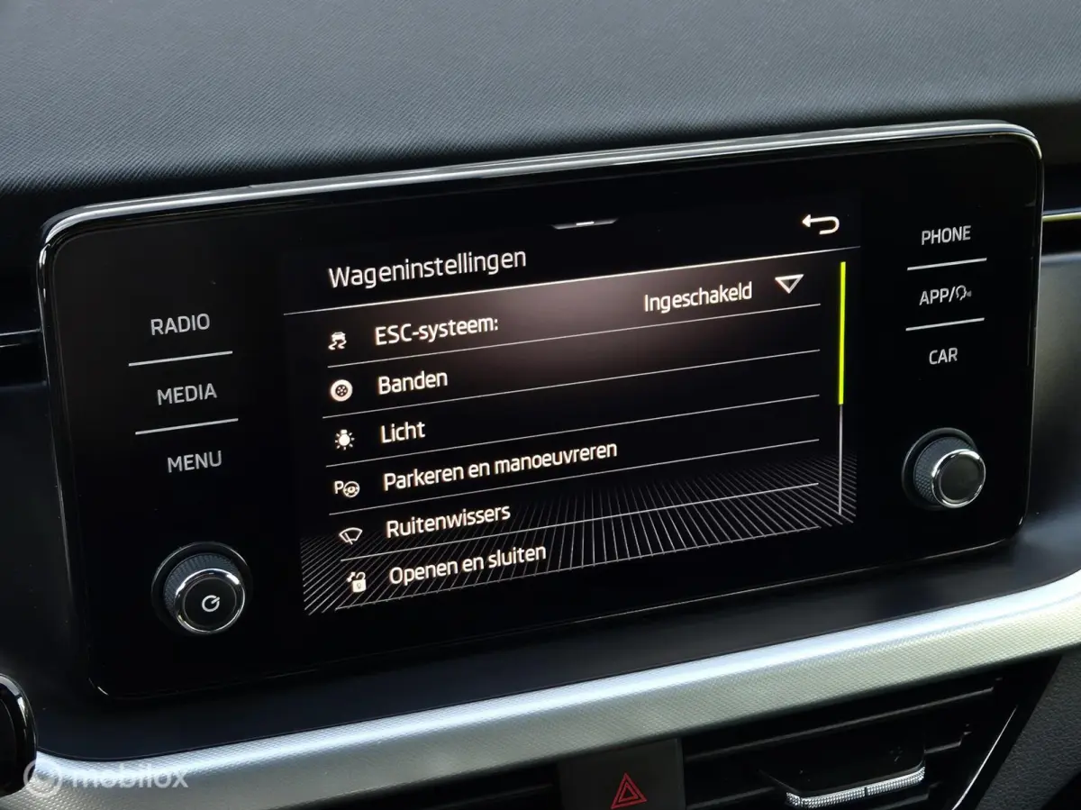 1.0 TSI SPORT AUTOMAAT/CAMERA/LED/STOELVERWARMING/CARPLAY