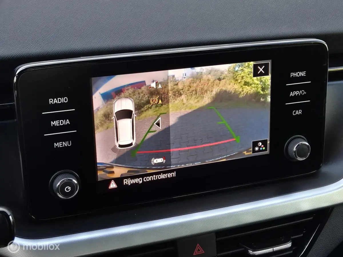 1.0 TSI SPORT AUTOMAAT/CAMERA/LED/STOELVERWARMING/CARPLAY
