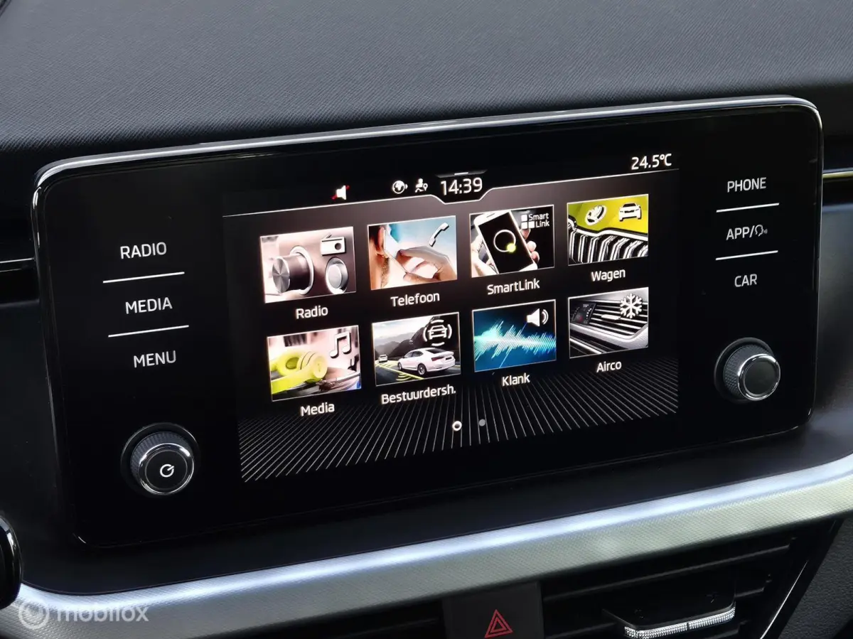 1.0 TSI SPORT AUTOMAAT/CAMERA/LED/STOELVERWARMING/CARPLAY