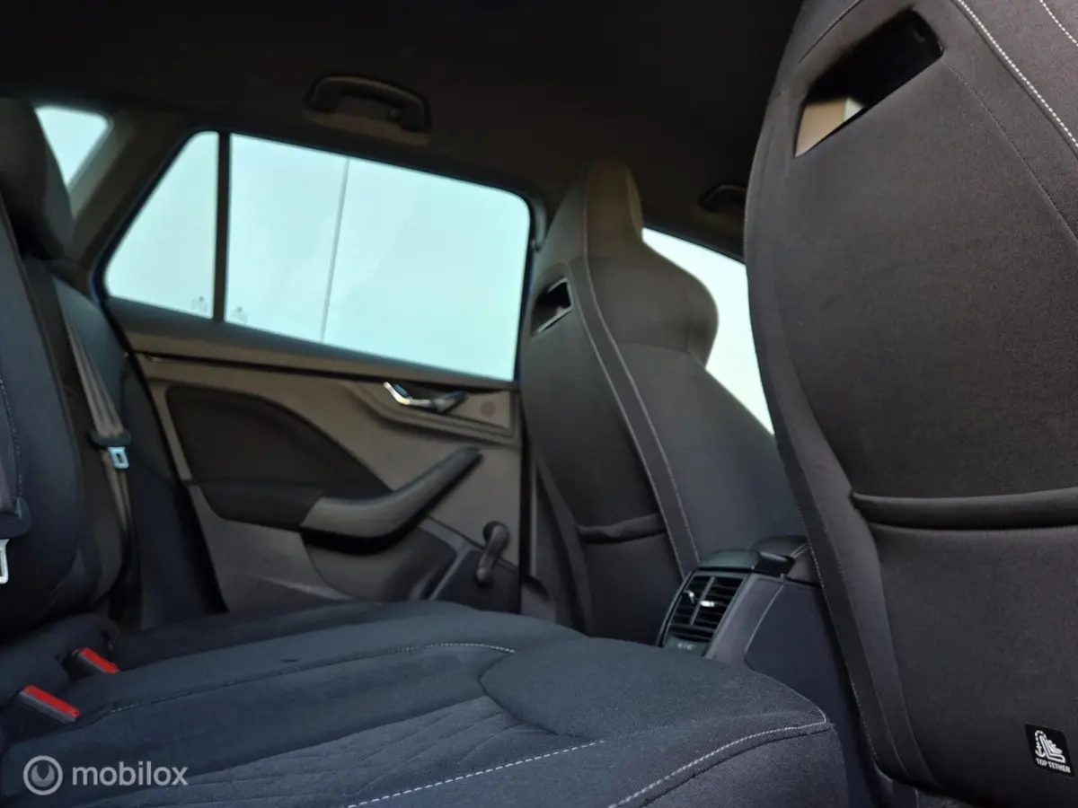 1.0 TSI SPORT AUTOMAAT/CAMERA/LED/STOELVERWARMING/CARPLAY