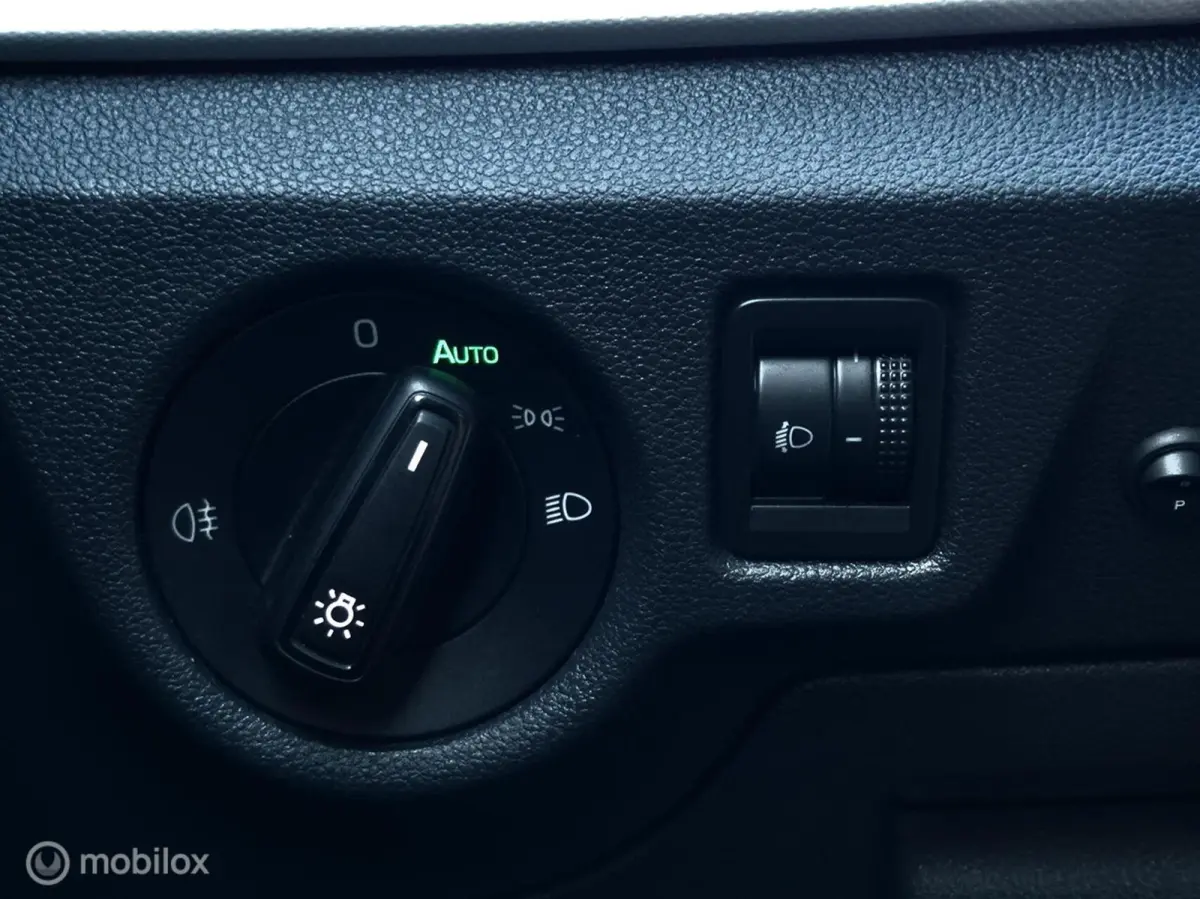 1.0 TSI SPORT AUTOMAAT/CAMERA/LED/STOELVERWARMING/CARPLAY