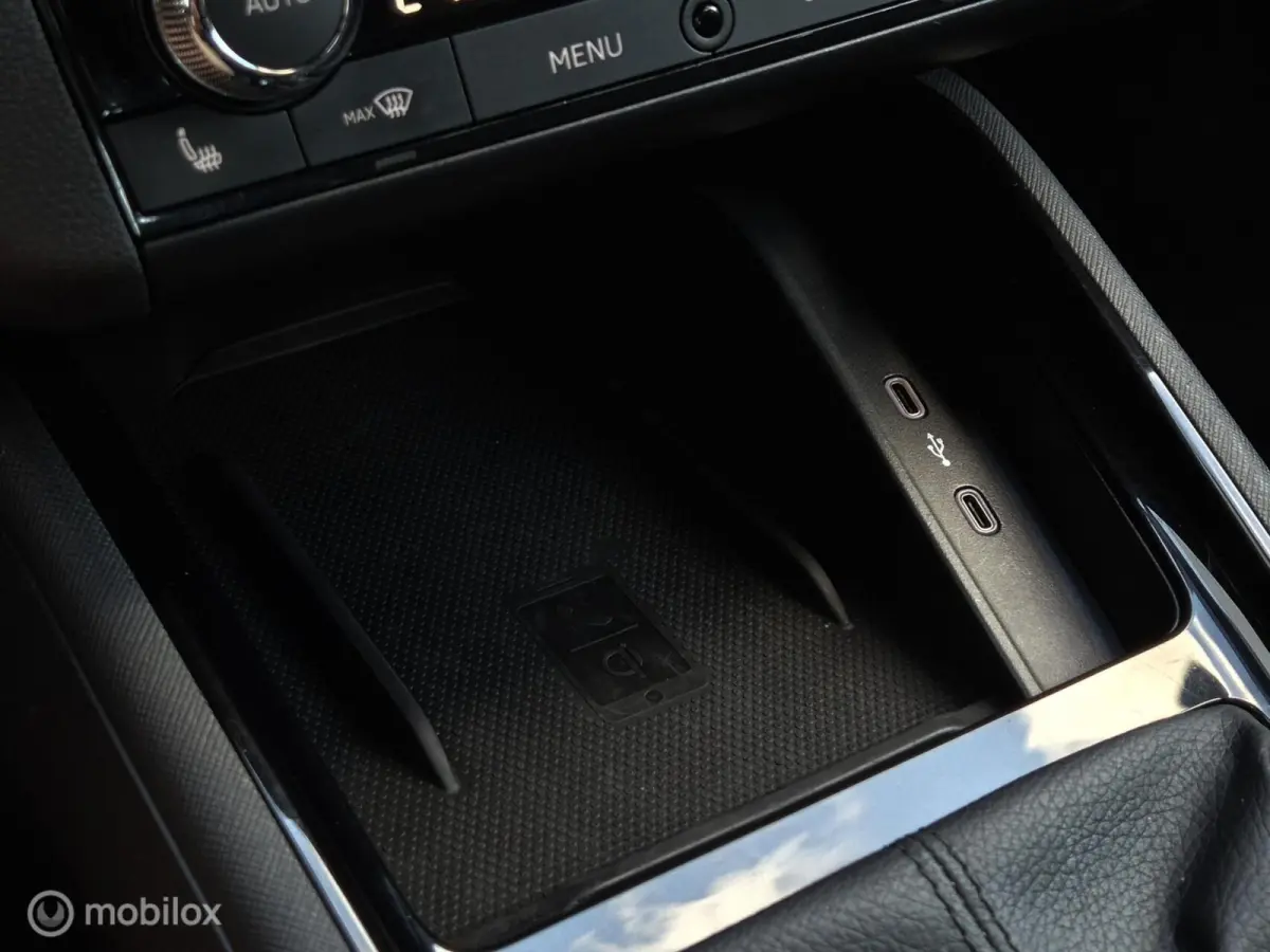 1.0 TSI SPORT AUTOMAAT/CAMERA/LED/STOELVERWARMING/CARPLAY