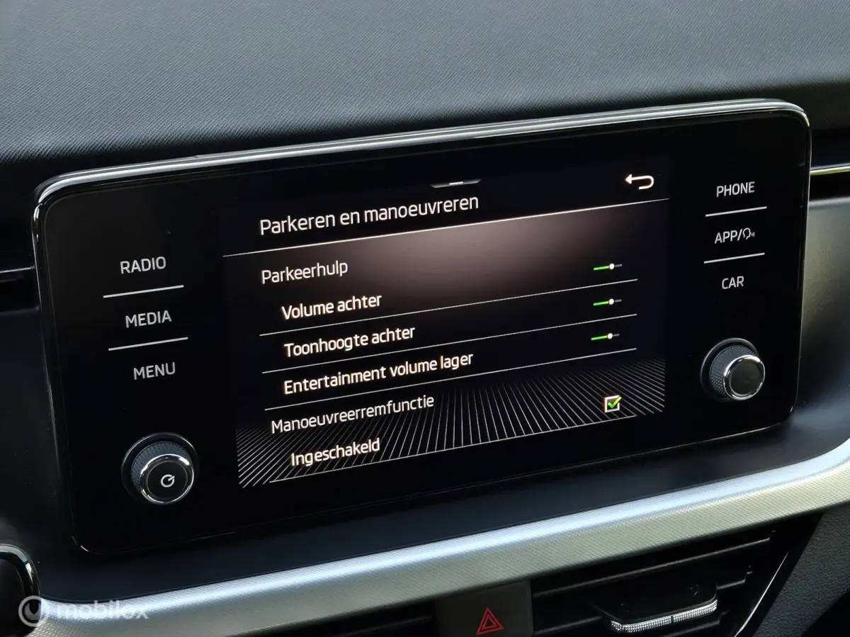 1.0 TSI SPORT AUTOMAAT/CAMERA/LED/STOELVERWARMING/CARPLAY