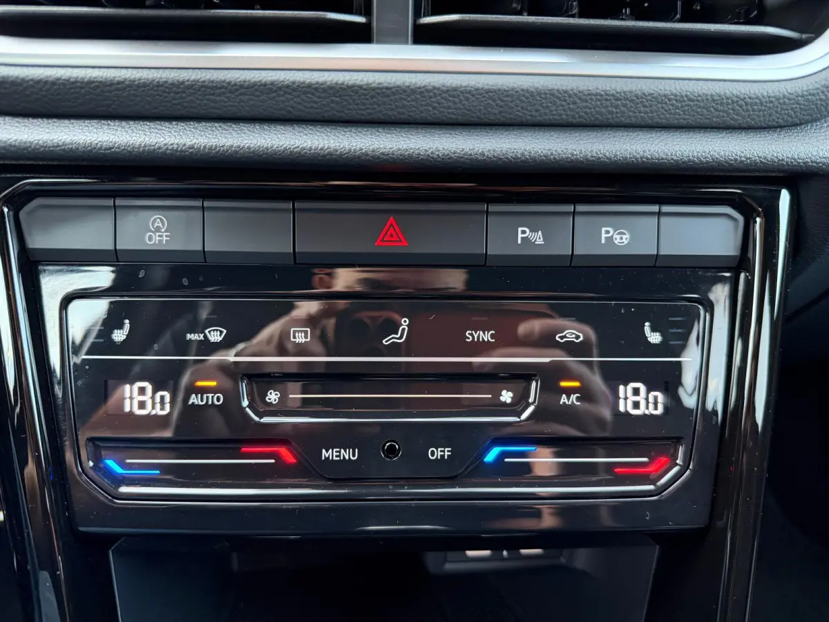 1.5 TSI 3 X R-Line DSG-7 | Camera | Parksens | IQ-Lights | Stoelverwarming | Keyless | Carplay |