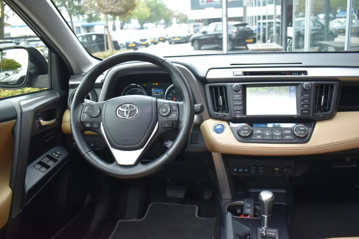 2.5 Hybrid ECC PANODAK LEDER LMV NAVI