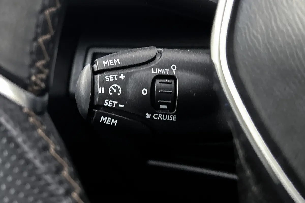 1.2 PureTech GT-Line | Camera | Panoramadak | Half lederen bekleding