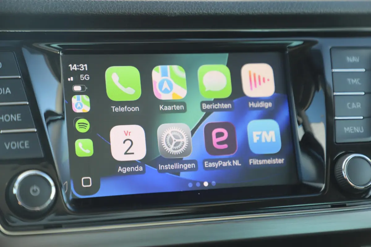 1.0 TSI Business Edition 95PK Panoramadak LMV Navigatie Carplay Android Parkeersensor Stoelverwarming Climate Cruise Control