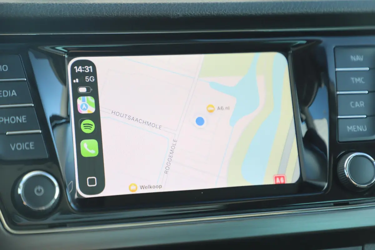 1.0 TSI Business Edition 95PK Panoramadak LMV Navigatie Carplay Android Parkeersensor Stoelverwarming Climate Cruise Control