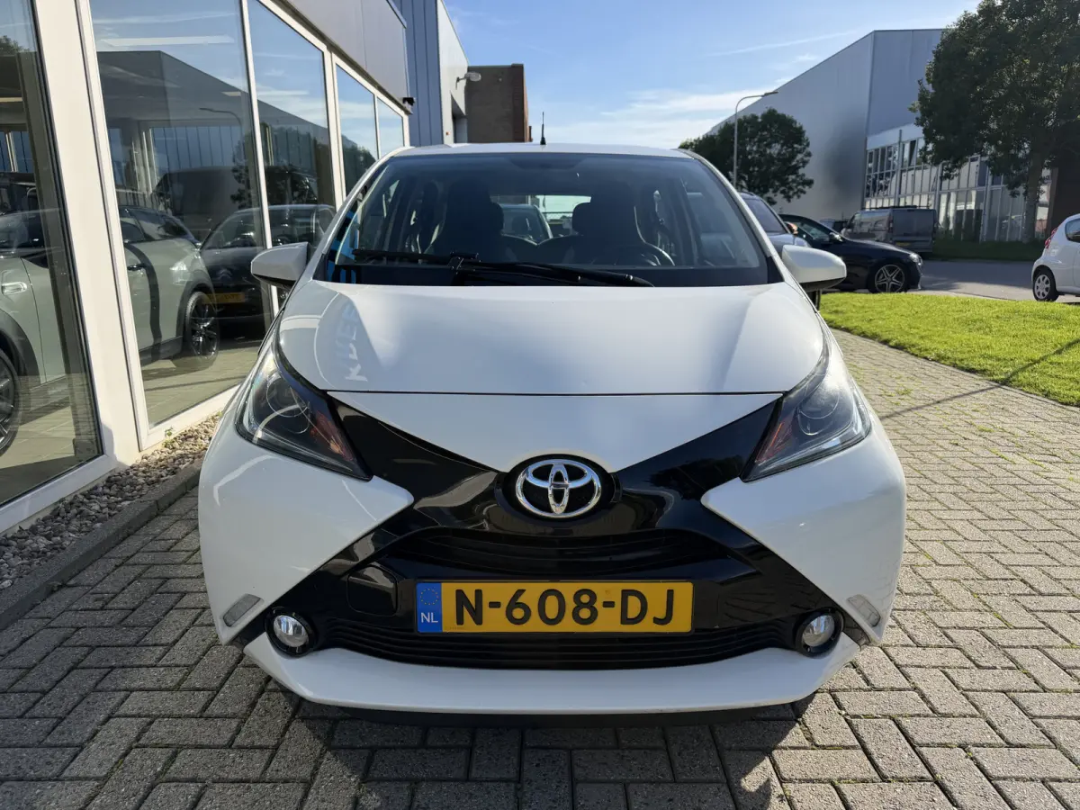 1.0 VVT-i x-play Airco