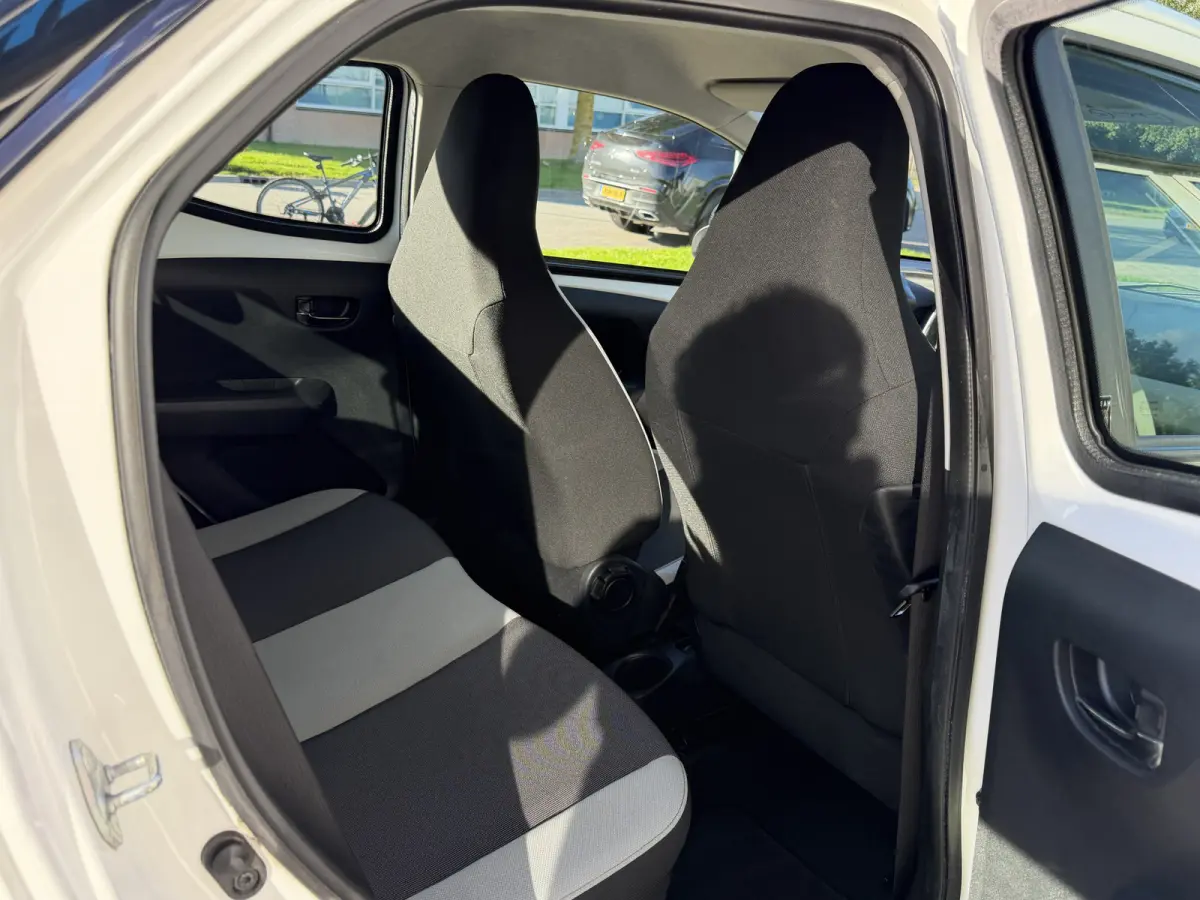 1.0 VVT-i x-play Airco