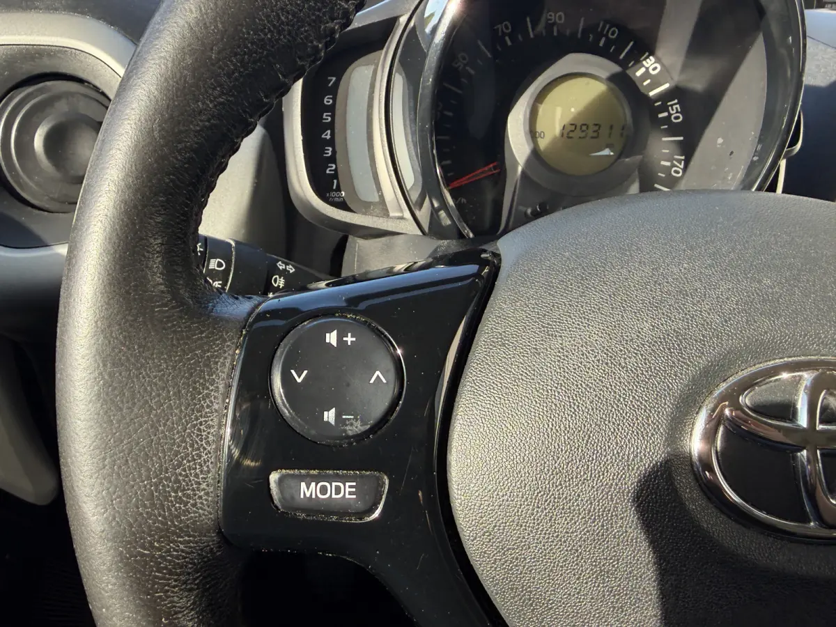 1.0 VVT-i x-play Airco