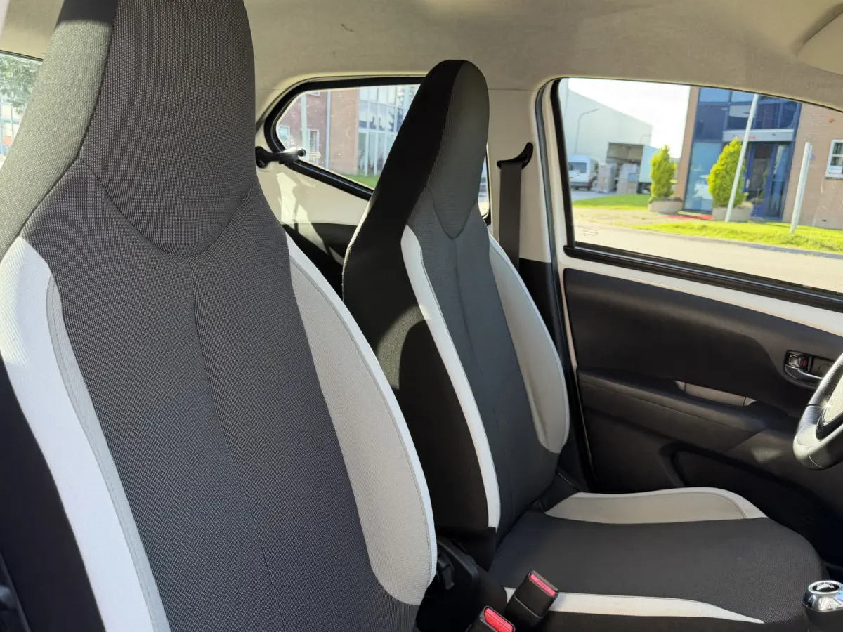 1.0 VVT-i x-play Airco