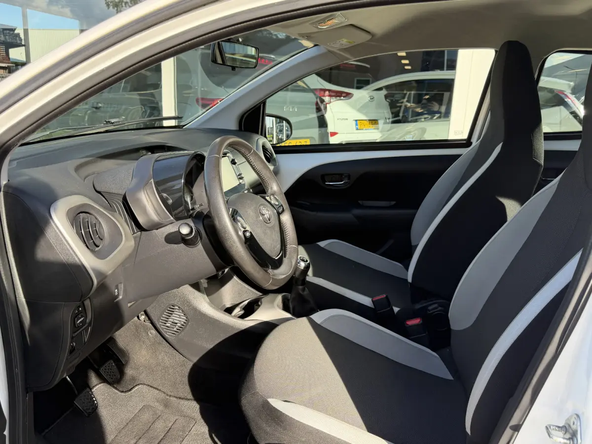 1.0 VVT-i x-play Airco