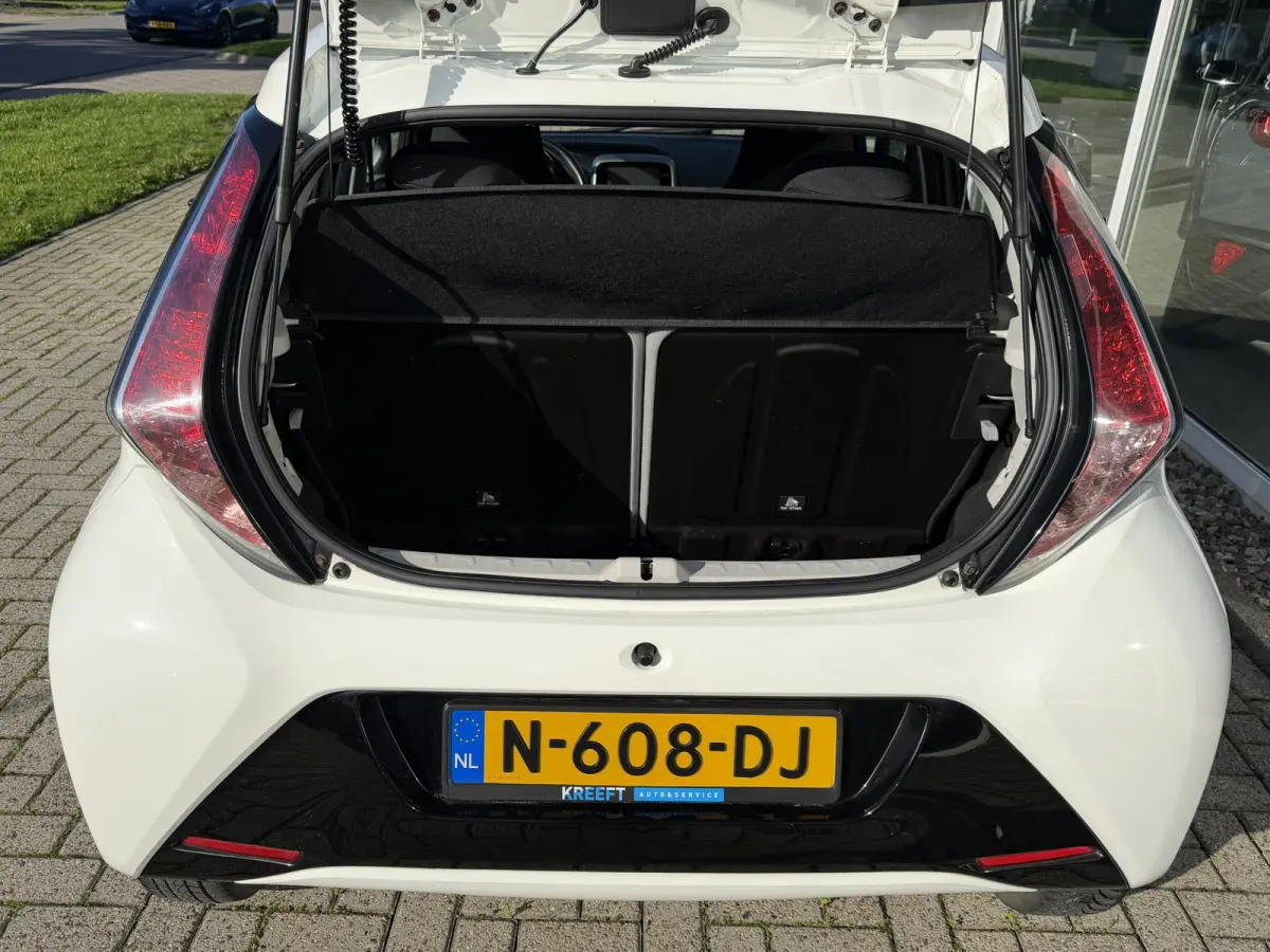 1.0 VVT-i x-play Airco