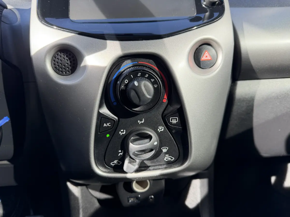 1.0 VVT-i x-play Airco