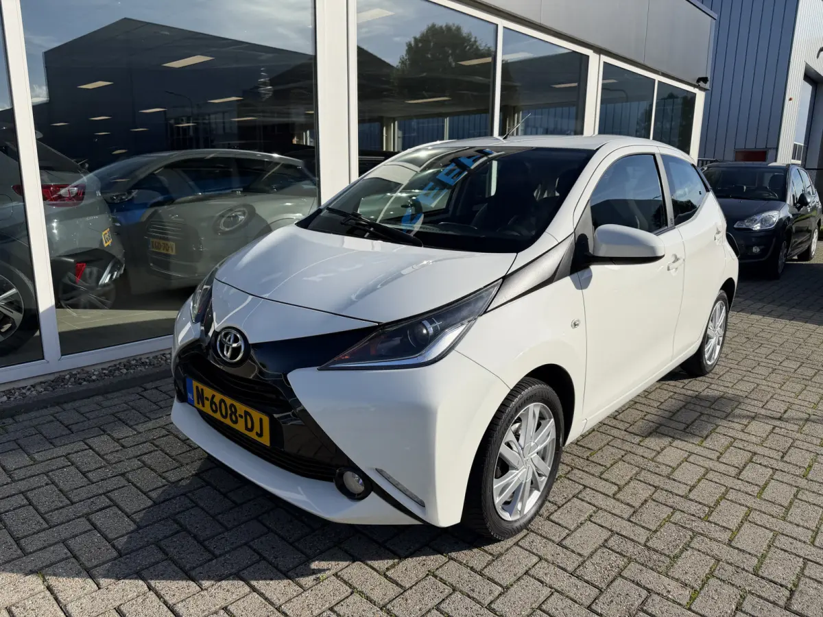 1.0 VVT-i x-play Airco