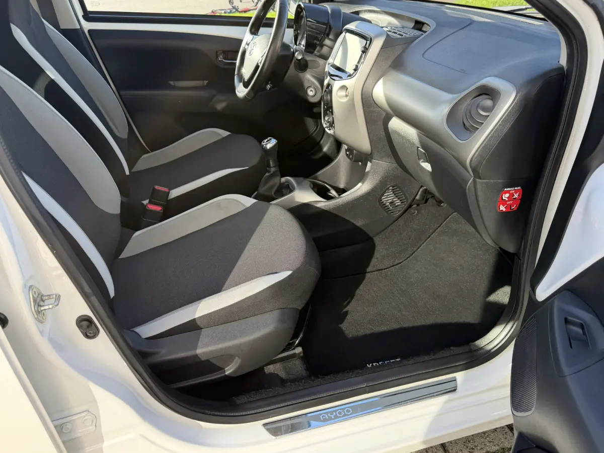 1.0 VVT-i x-play Airco