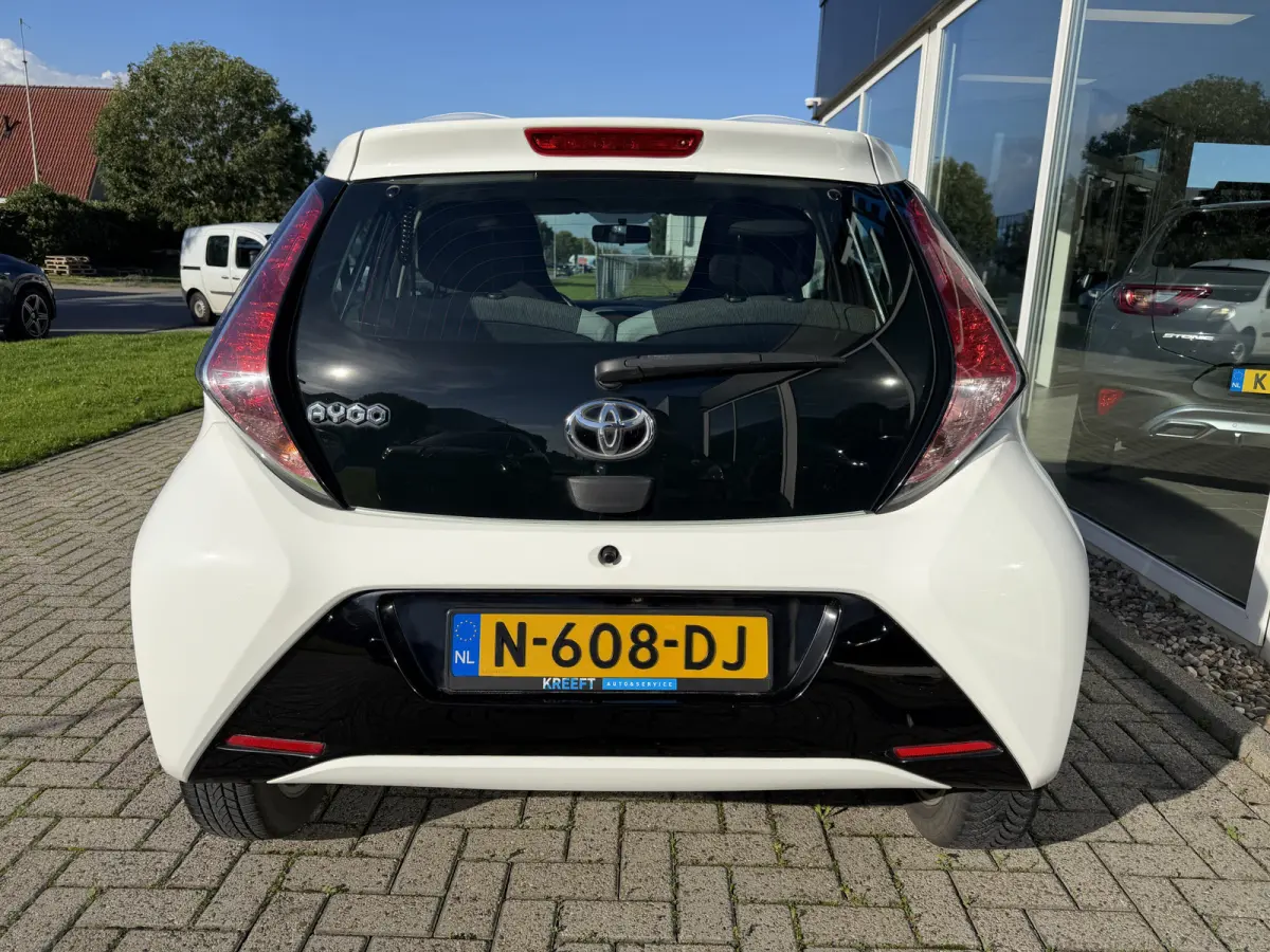 1.0 VVT-i x-play Airco