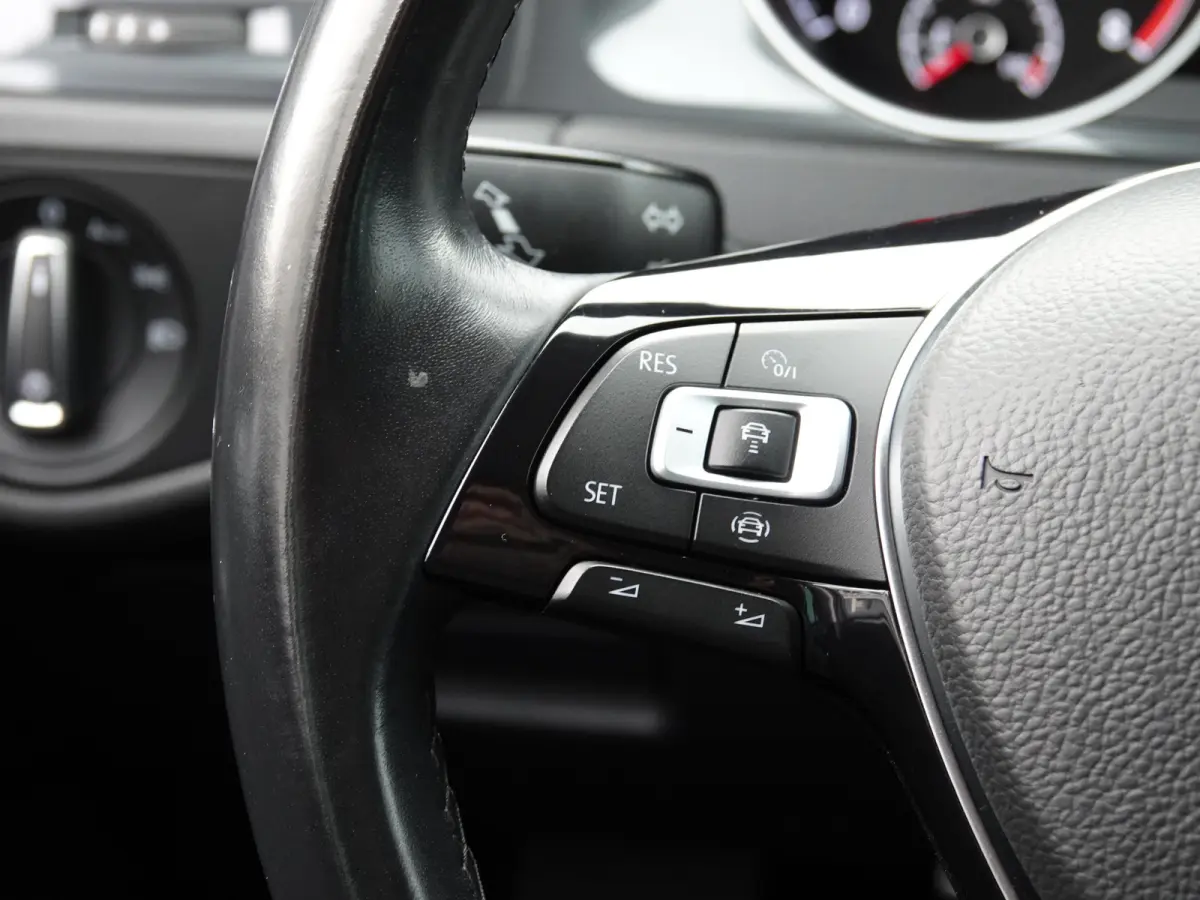 1.0 TSI Comfortline TREKH. | NAVI | ADAPT. CRUISE | LMV | PDC V+A