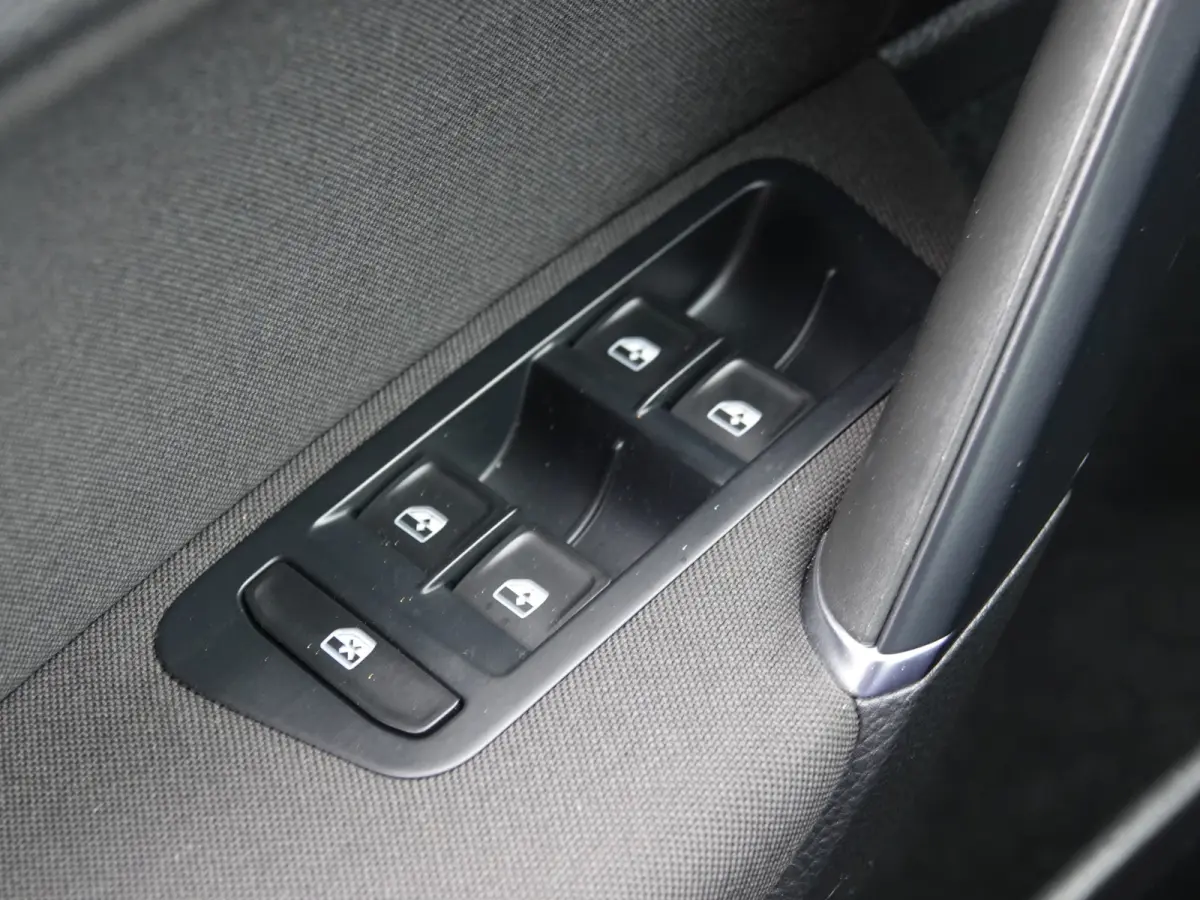 1.0 TSI Comfortline TREKH. | NAVI | ADAPT. CRUISE | LMV | PDC V+A