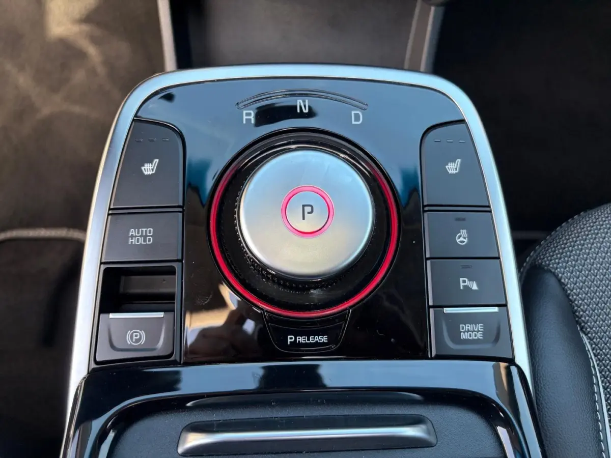 DynamicPlusLine 64 kWh | *1E EIGENAAR | *TREKHAAK | *BTW AUTO | *WARMTEPOMP | APPLE CARPLAY/ ANDROID AUTO | CAMERA | NAVI | STOEL/ STUURVERWARMING | PANODAK | CLIMA | ETC…