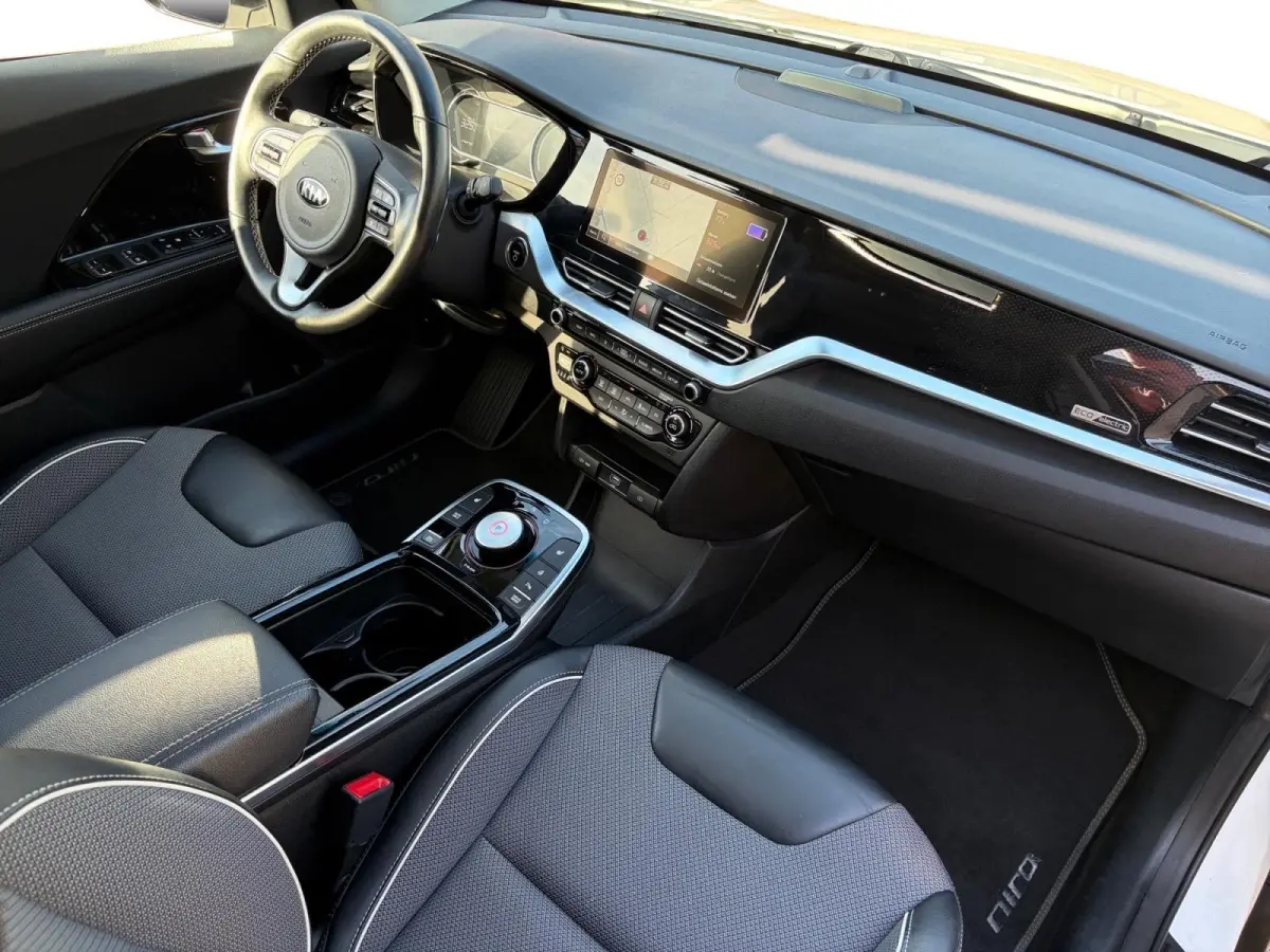 DynamicPlusLine 64 kWh | *1E EIGENAAR | *TREKHAAK | *BTW AUTO | *WARMTEPOMP | APPLE CARPLAY/ ANDROID AUTO | CAMERA | NAVI | STOEL/ STUURVERWARMING | PANODAK | CLIMA | ETC…