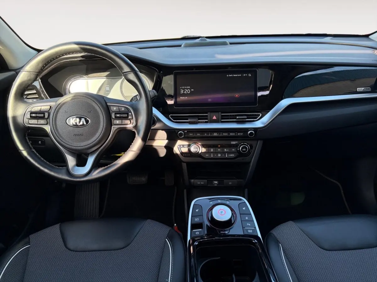DynamicPlusLine 64 kWh | *1E EIGENAAR | *TREKHAAK | *BTW AUTO | *WARMTEPOMP | APPLE CARPLAY/ ANDROID AUTO | CAMERA | NAVI | STOEL/ STUURVERWARMING | PANODAK | CLIMA | ETC…