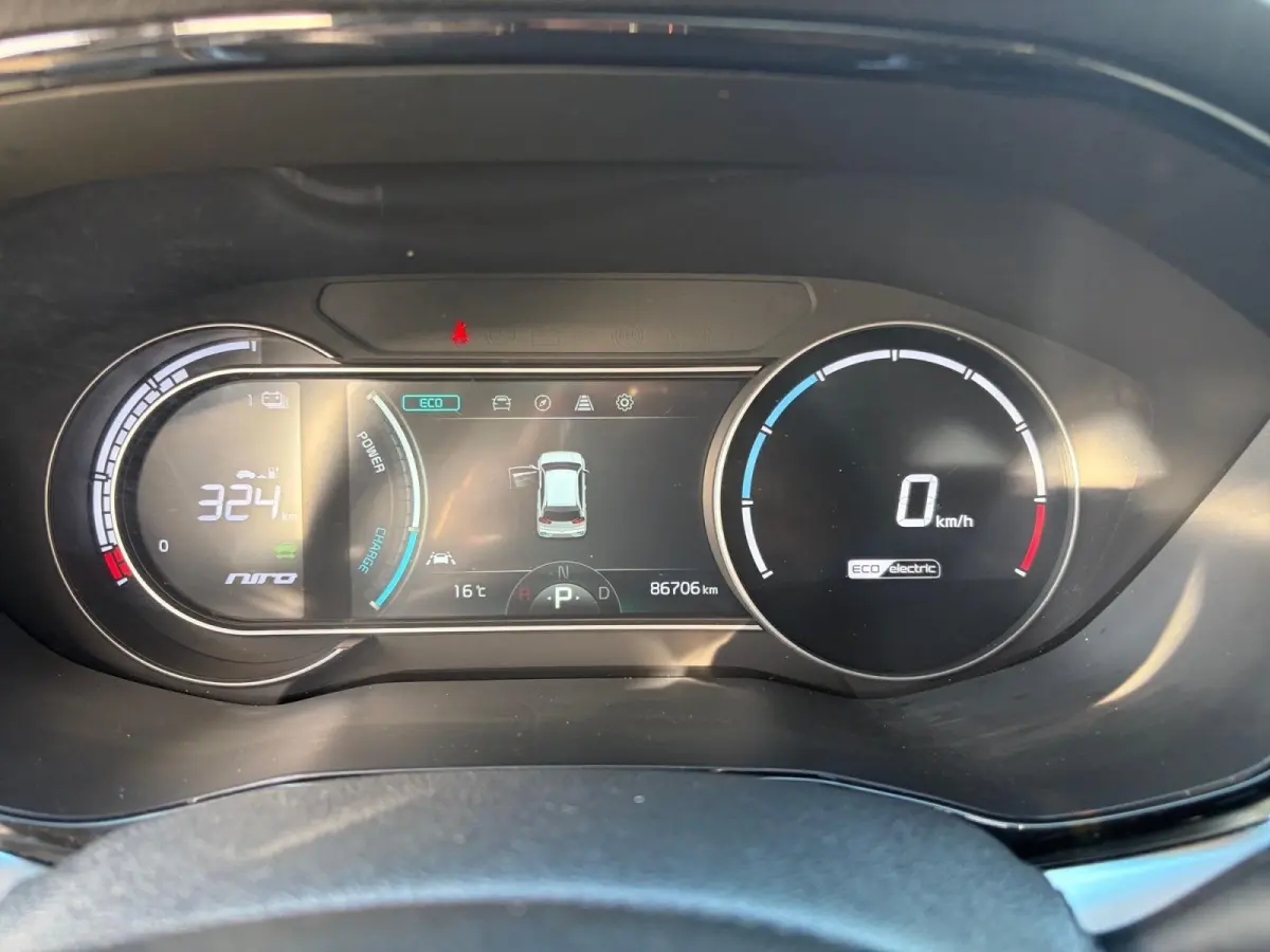 DynamicPlusLine 64 kWh | *1E EIGENAAR | *TREKHAAK | *BTW AUTO | *WARMTEPOMP | APPLE CARPLAY/ ANDROID AUTO | CAMERA | NAVI | STOEL/ STUURVERWARMING | PANODAK | CLIMA | ETC…