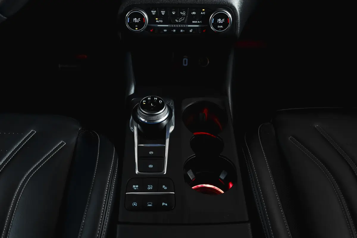 1.5 EcoBoost 150 PK Vignale - Automaat | Adapt. Cruise | Winterpakket | PDC | Camera | NAV + App. Connect | ECC | DAB | Elk. Klep | LM 18" |