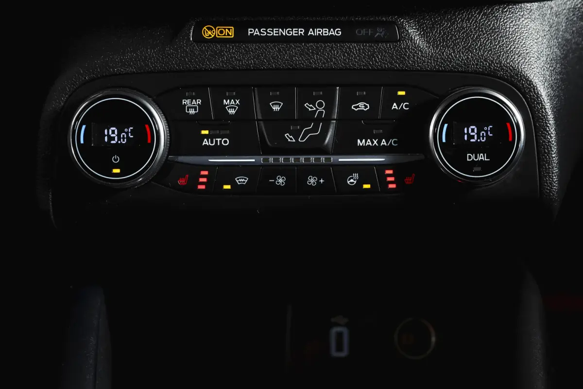 1.5 EcoBoost 150 PK Vignale - Automaat | Adapt. Cruise | Winterpakket | PDC | Camera | NAV + App. Connect | ECC | DAB | Elk. Klep | LM 18" |