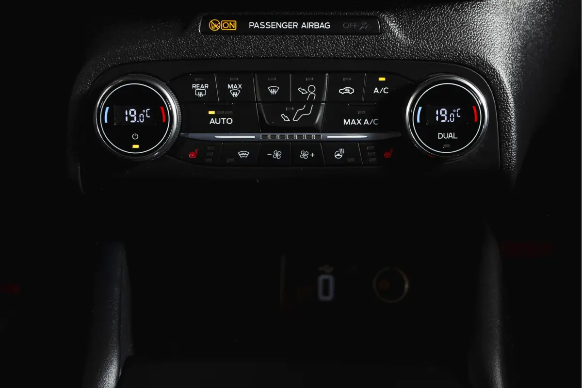 1.5 EcoBoost 150 PK Vignale - Automaat | Adapt. Cruise | Winterpakket | PDC | Camera | NAV + App. Connect | ECC | DAB | Elk. Klep | LM 18" |