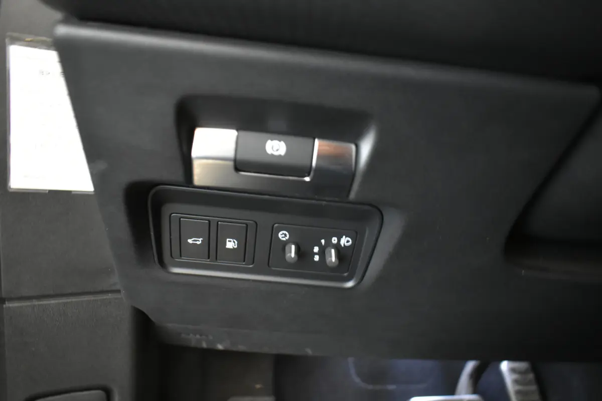 1.5 P300e AWD R-Dynamic SE Camera El Trekh+Stoel+Aklep vol Leder