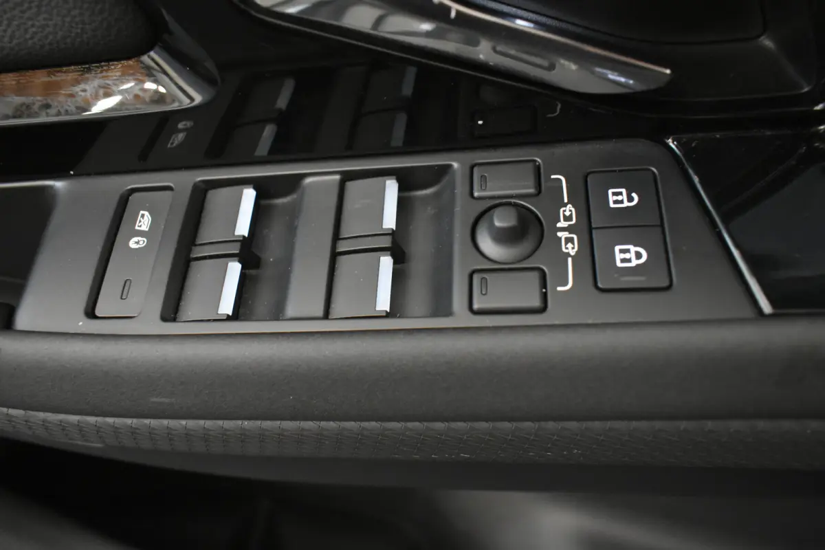 1.5 P300e AWD R-Dynamic SE Camera El Trekh+Stoel+Aklep vol Leder
