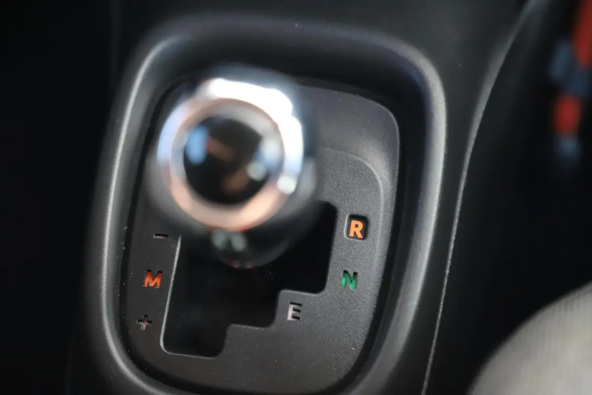 1.0 e-VTi Active Automaat Radio Bluetooth Airco LED Elektrische Ramen