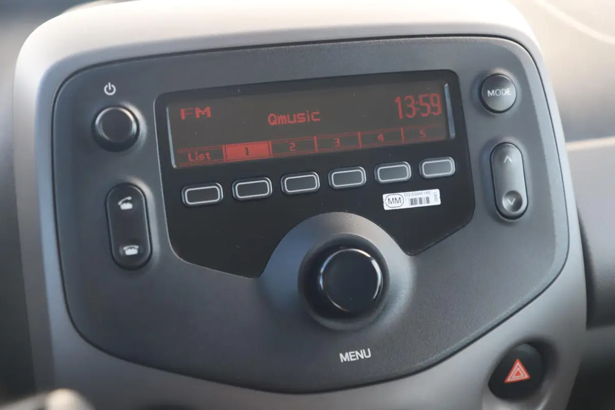 1.0 e-VTi Active Automaat Radio Bluetooth Airco LED Elektrische Ramen